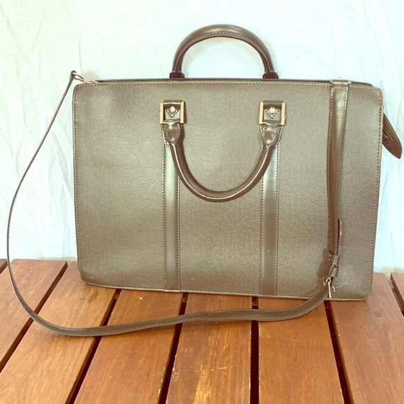 LOUIS VUITTON Authentic Brown Taiga Lozan Brief - Picture 1 of 8